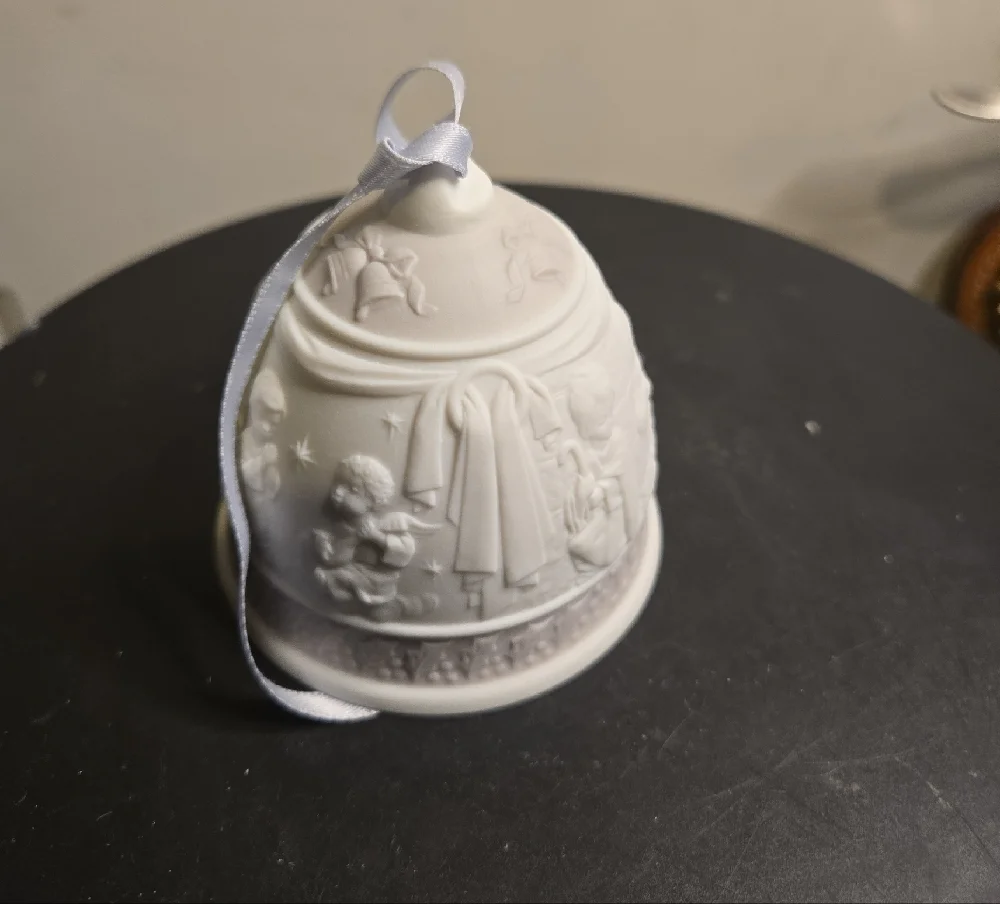 Lladro 1995 Merry Christmas White Crystal Bell in Box - Picture 8 of 12